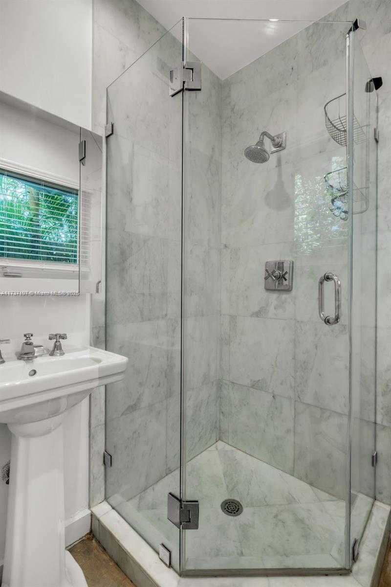 Small Image of 385 HARBOR CT, Key Biscayne Number 42