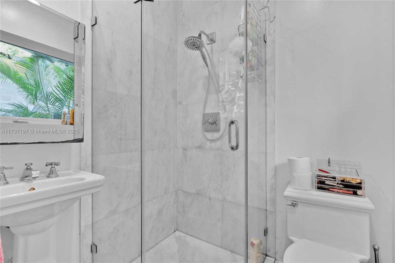Small Image of 385 HARBOR CT, Key Biscayne Number 43