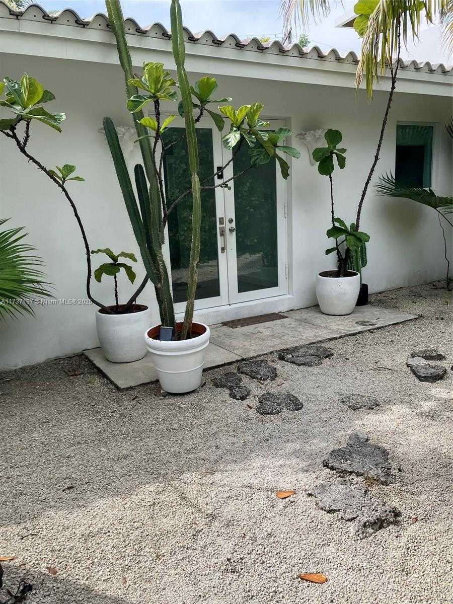 Small Image of 385 HARBOR CT, Key Biscayne Number 44