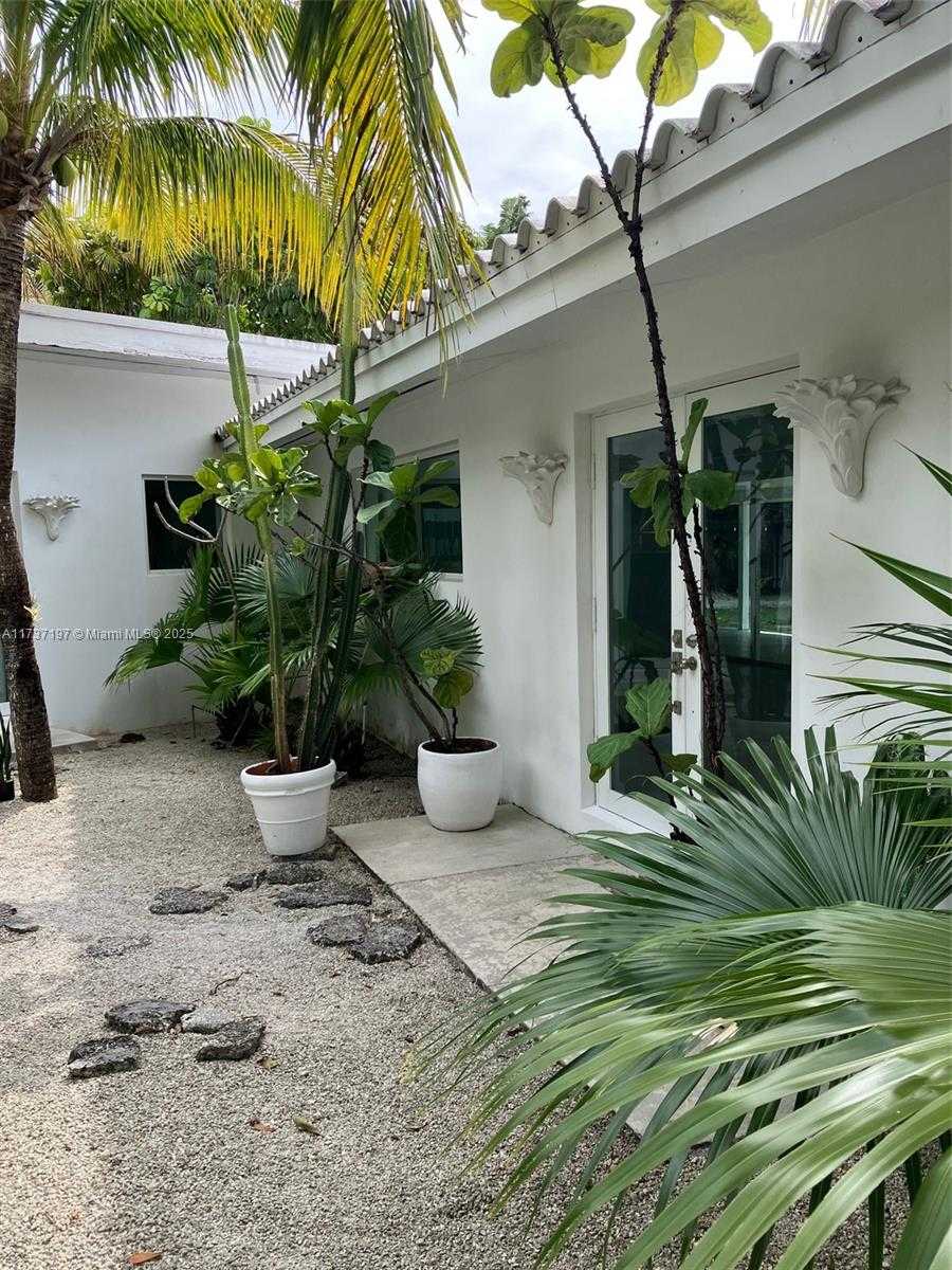 Small Image of 385 HARBOR CT, Key Biscayne Number 45