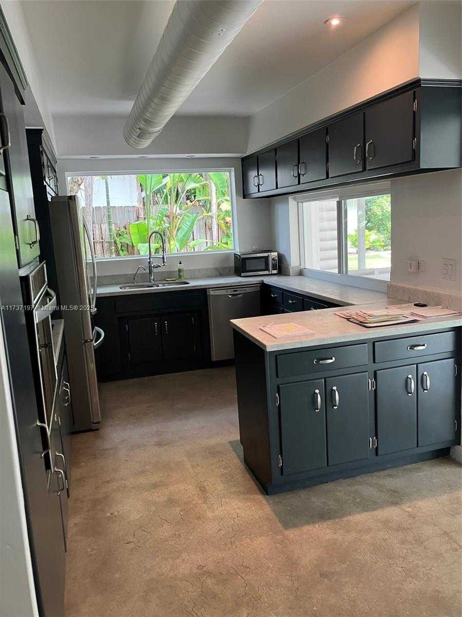Small Image of 385 HARBOR CT, Key Biscayne Number 48