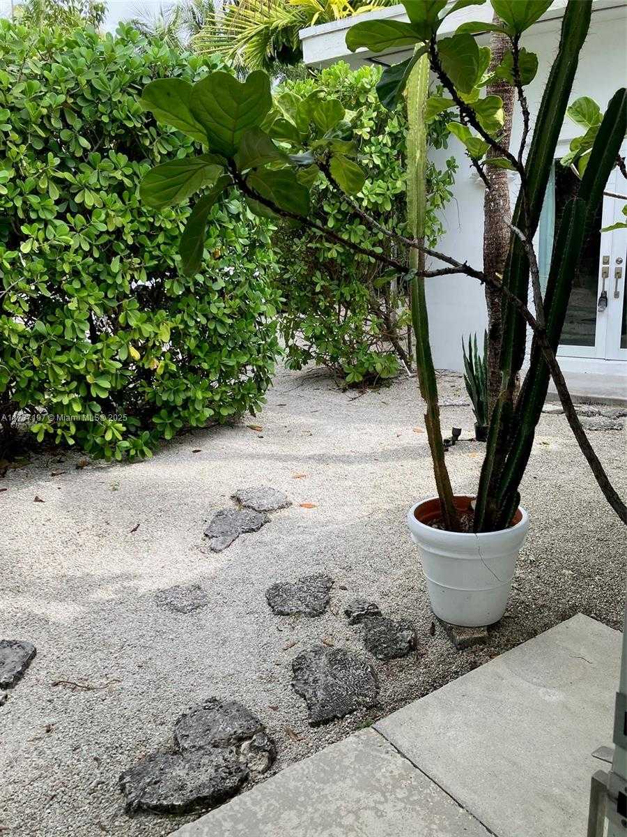 Small Image of 385 HARBOR CT, Key Biscayne Number 54