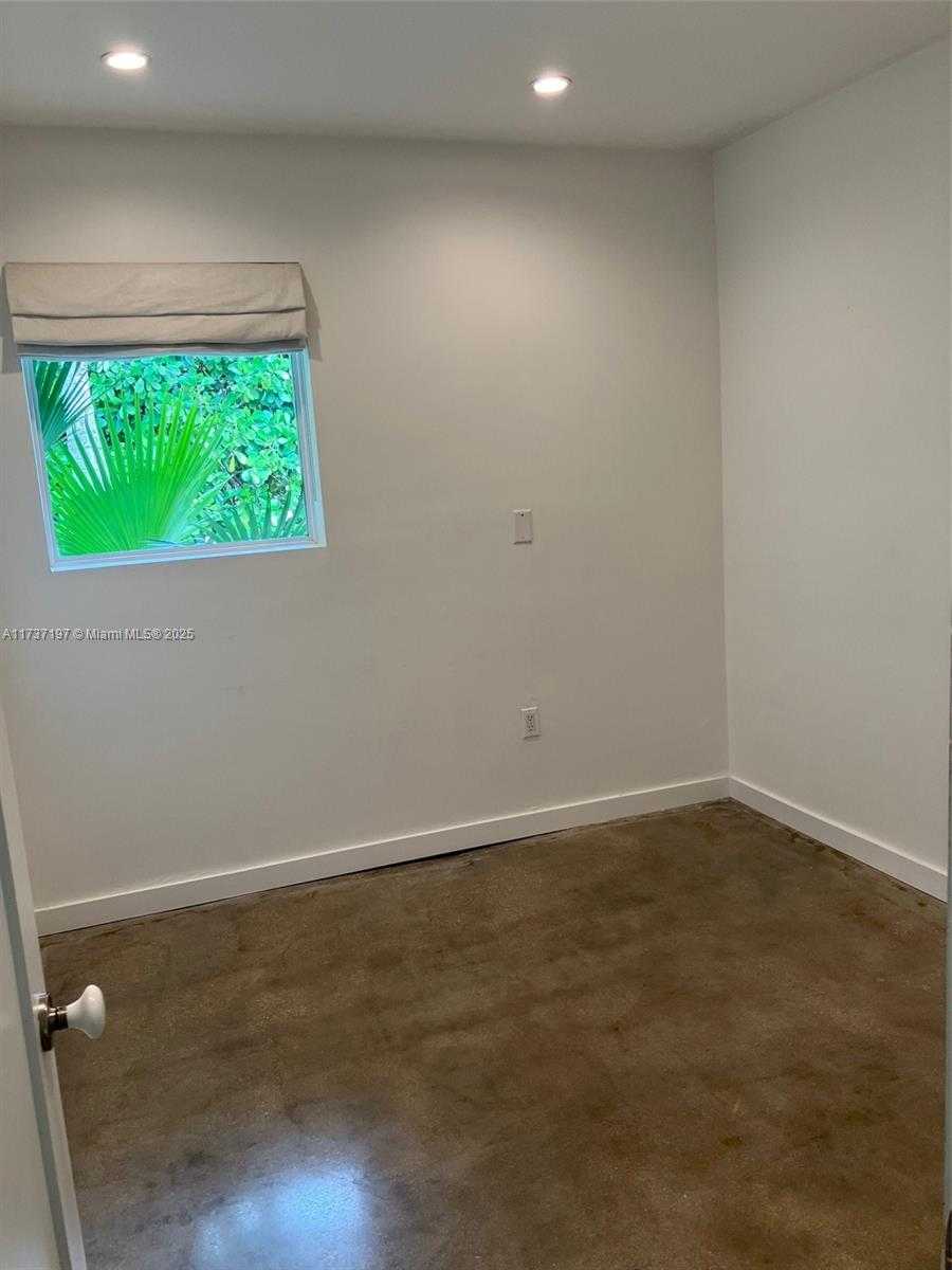 Small Image of 385 HARBOR CT, Key Biscayne Number 55