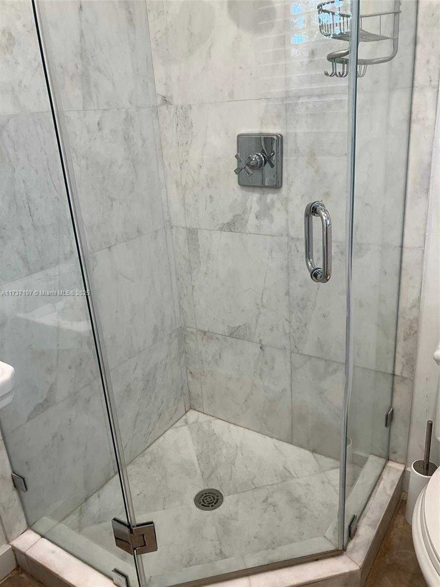 Small Image of 385 HARBOR CT, Key Biscayne Number 59