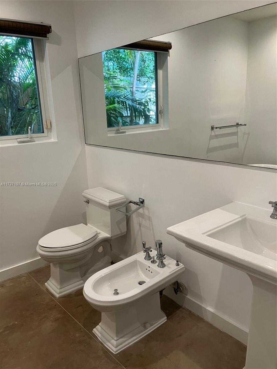 Small Image of 385 HARBOR CT, Key Biscayne Number 60