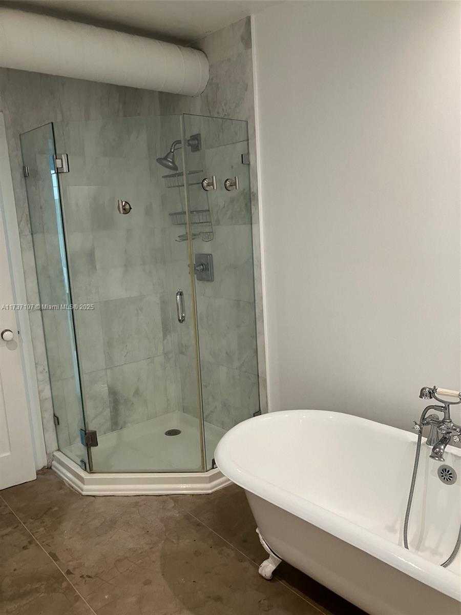 Small Image of 385 HARBOR CT, Key Biscayne Number 61