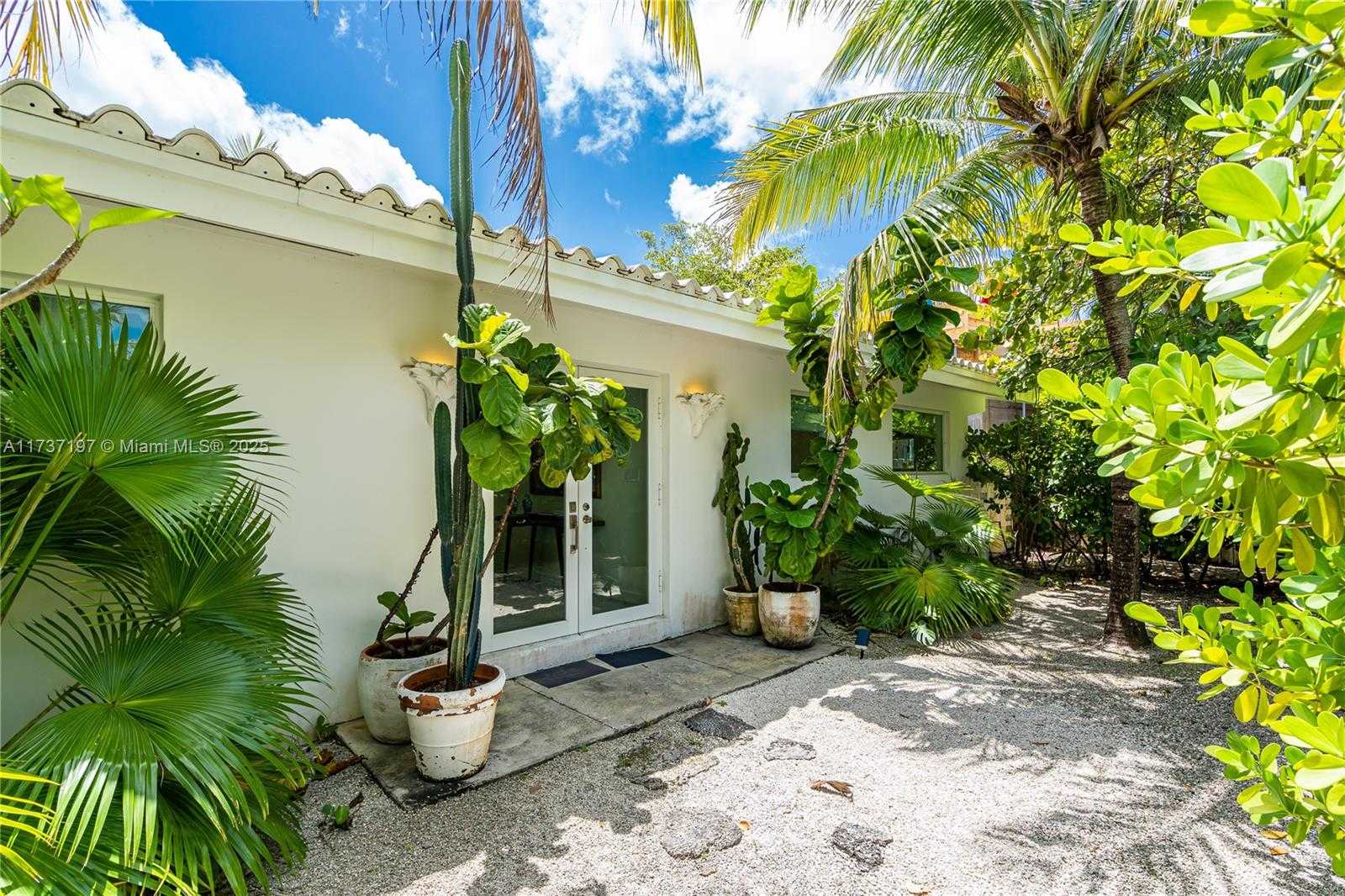 Small Image of 385 HARBOR CT, Key Biscayne Number 8