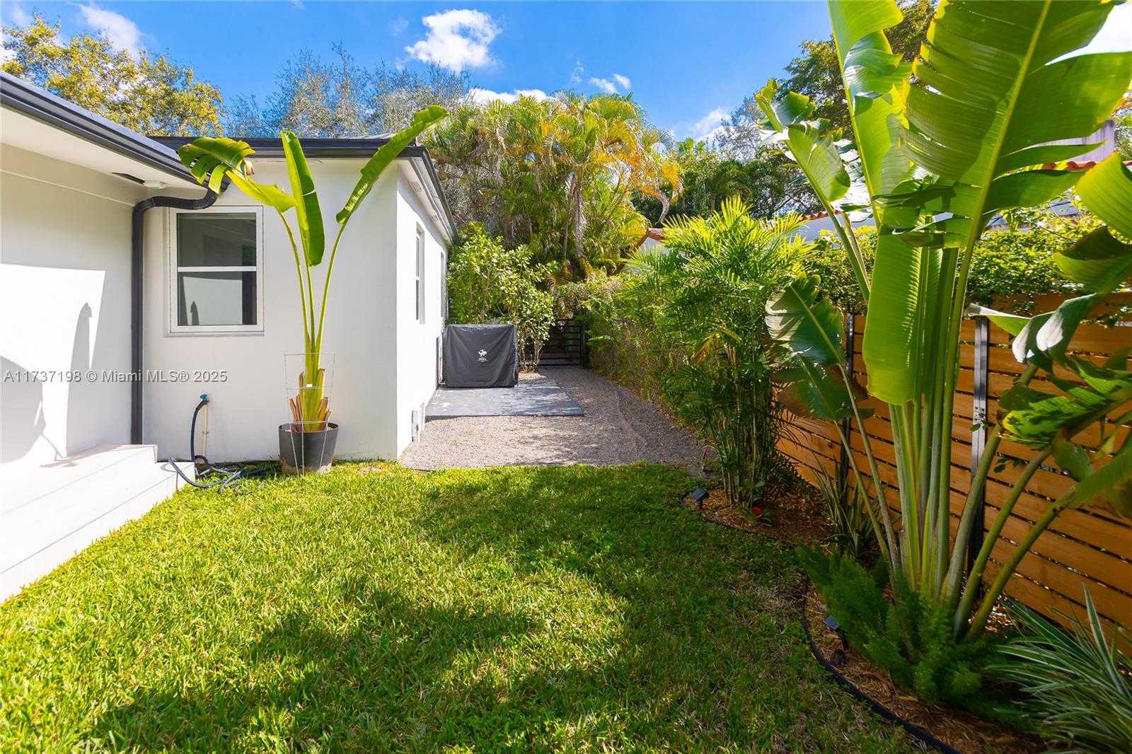 Small Image of 814 MONTEREY ST, Coral Gables Number 14