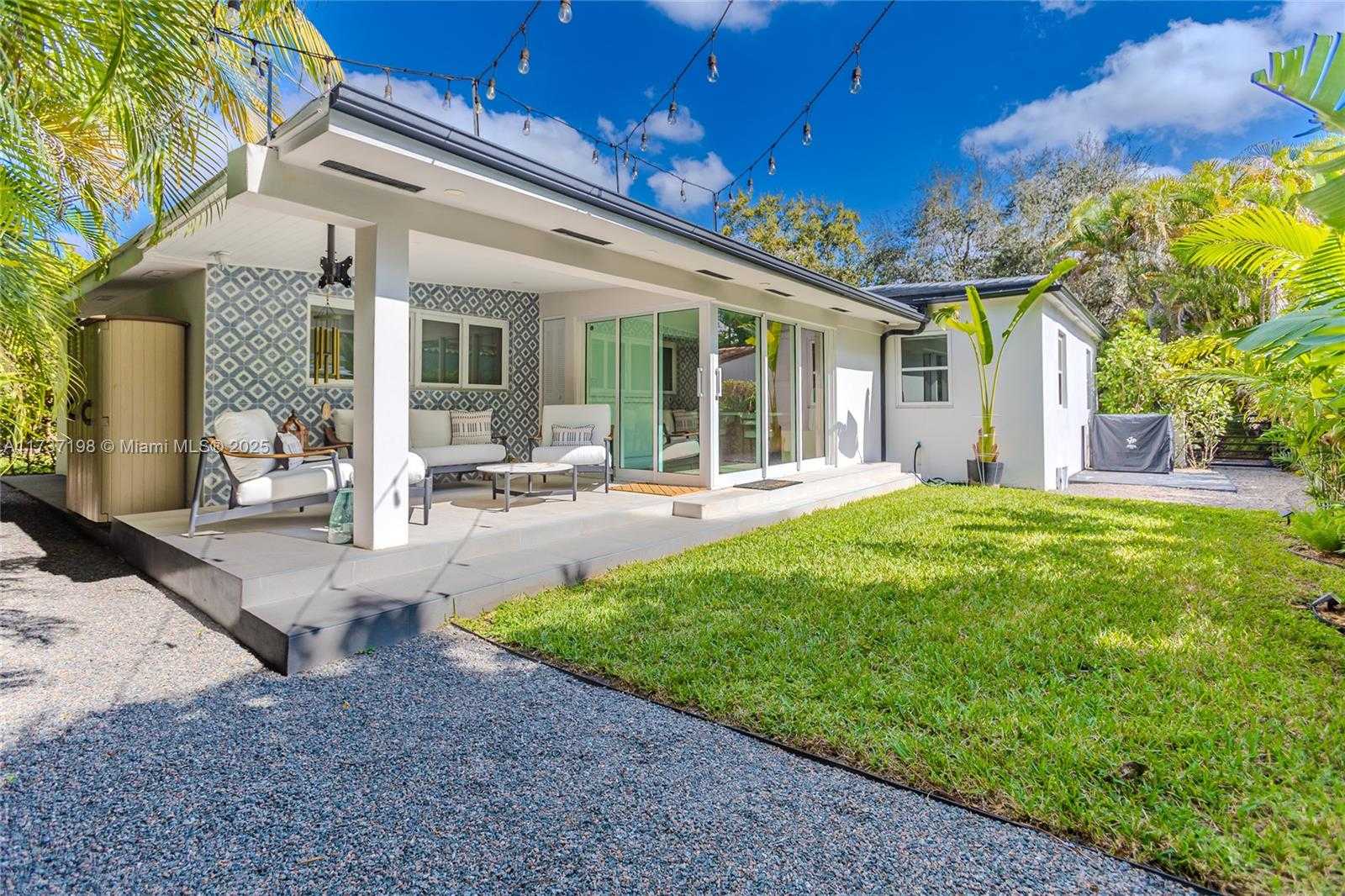 Small Image of 814 MONTEREY ST, Coral Gables Number 15