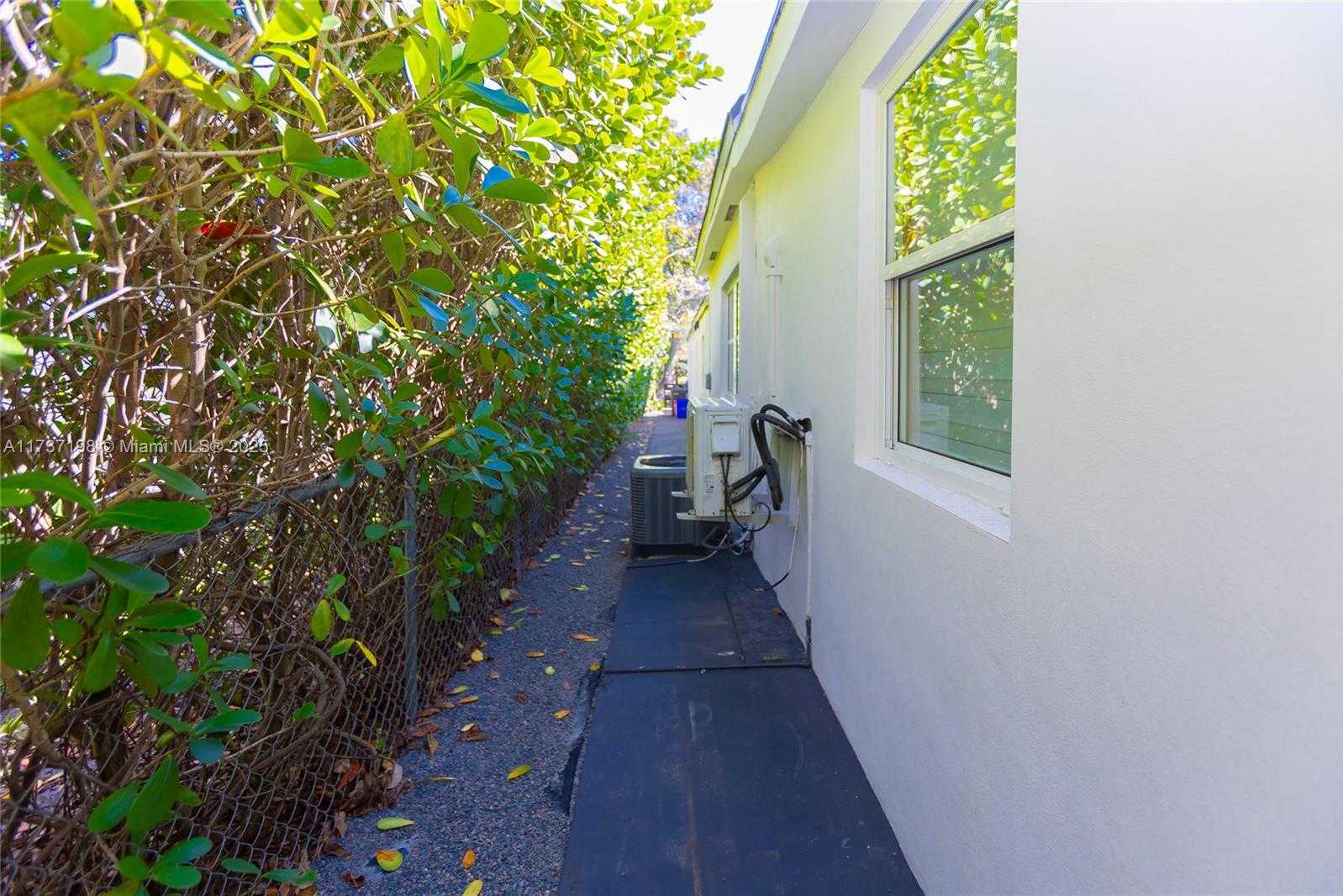 Small Image of 814 MONTEREY ST, Coral Gables Number 16