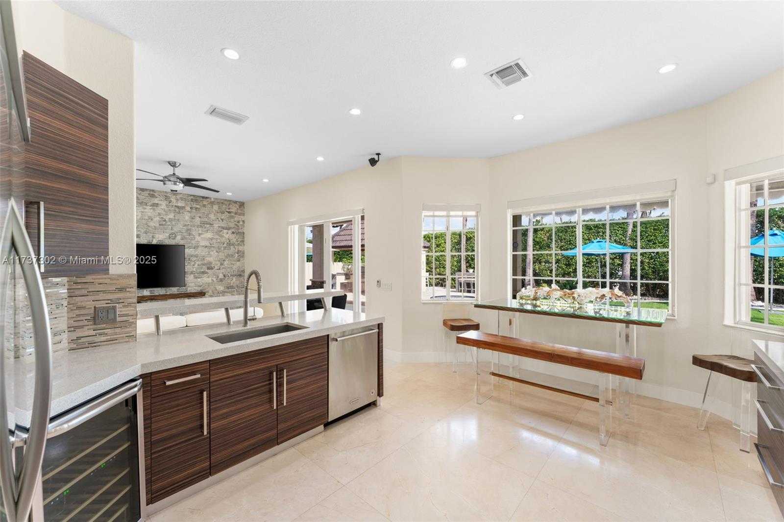 Small Image of 16801 NORTH WEST 77TH PL, Miami Lakes Number 8