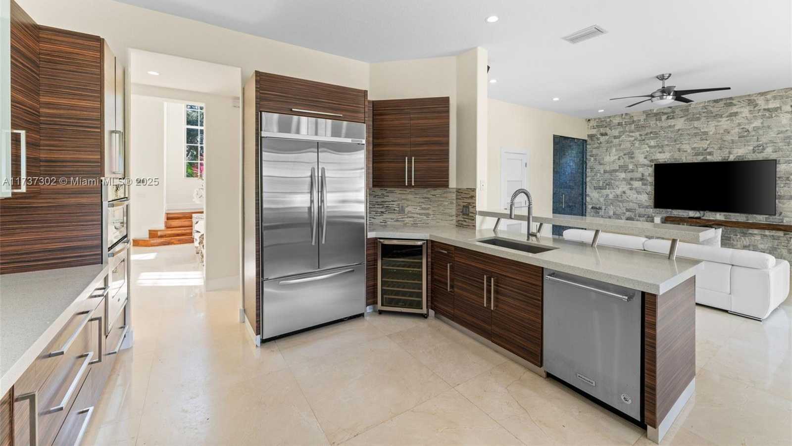 Small Image of 16801 NORTH WEST 77TH PL, Miami Lakes Number 9