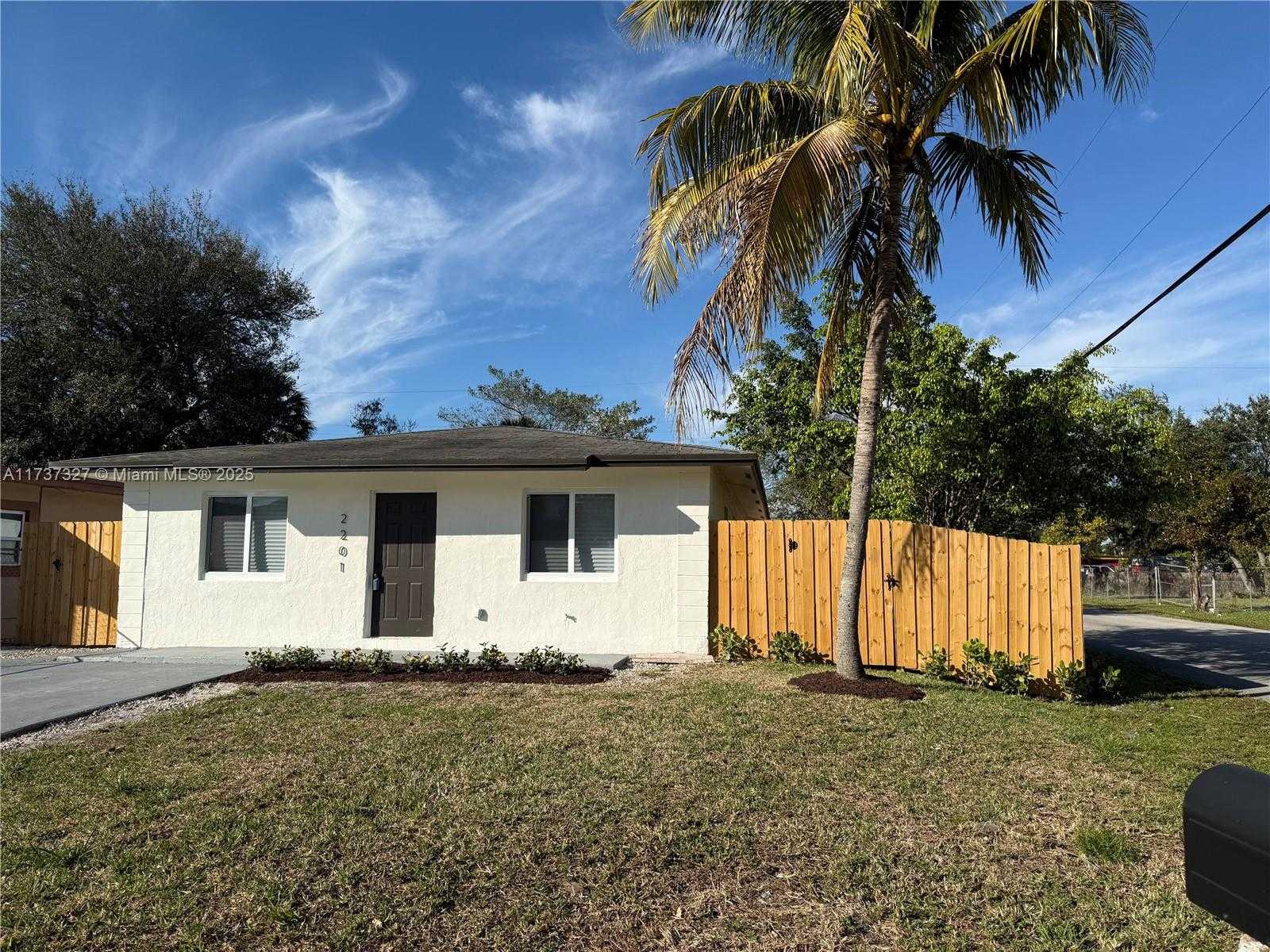 Small Image of 2201 NW 6th Ct, Fort Lauderdale, FL 33311, USA Number 2