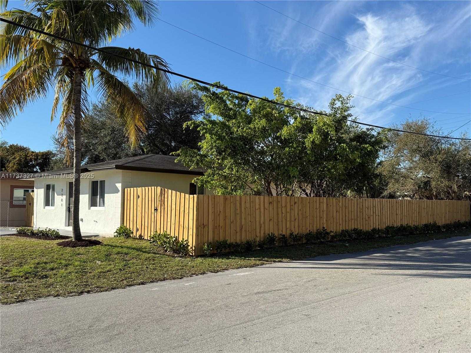 Small Image of 2201 NW 6th Ct, Fort Lauderdale, FL 33311, USA Number 3