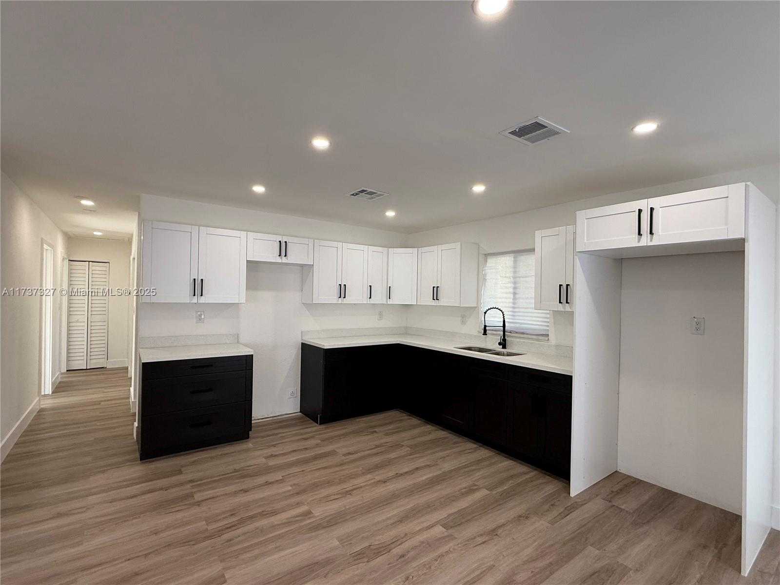 Small Image of 2201 NW 6th Ct, Fort Lauderdale, FL 33311, USA Number 4