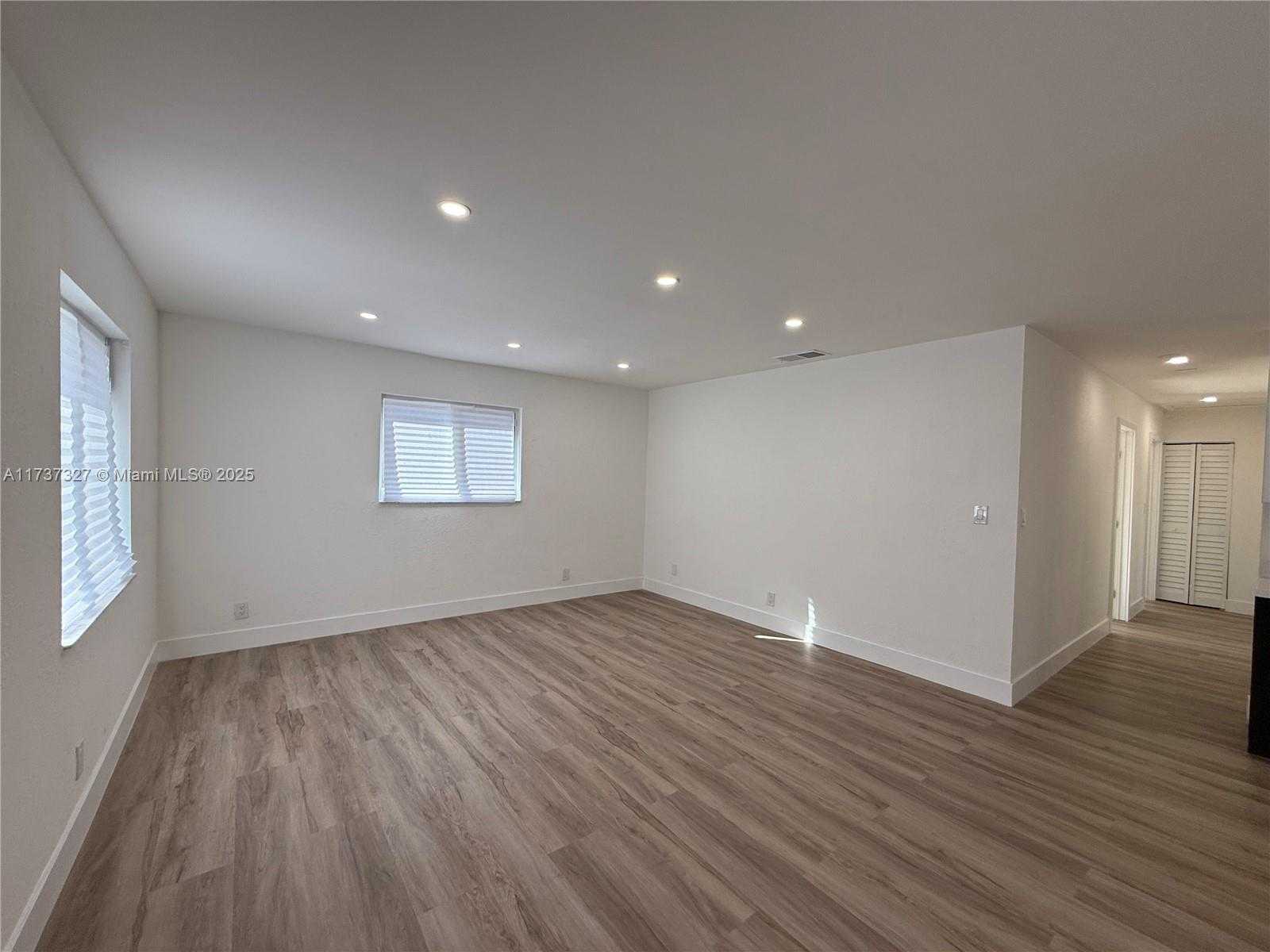 Small Image of 2201 NW 6th Ct, Fort Lauderdale, FL 33311, USA Number 5