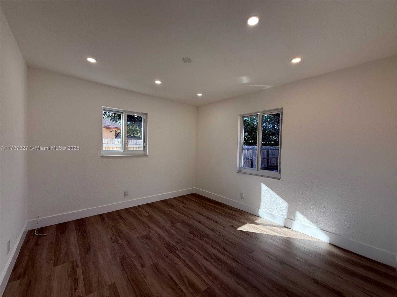 Small Image of 2201 NW 6th Ct, Fort Lauderdale, FL 33311, USA Number 8