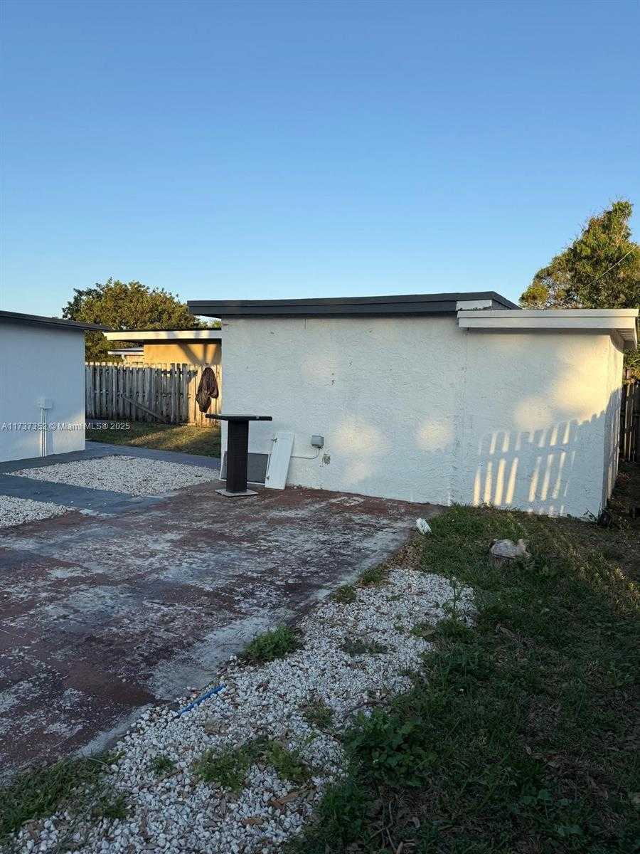 Small Image of 1892 NORTH EAST 53RD CT, Pompano Beach Number 6