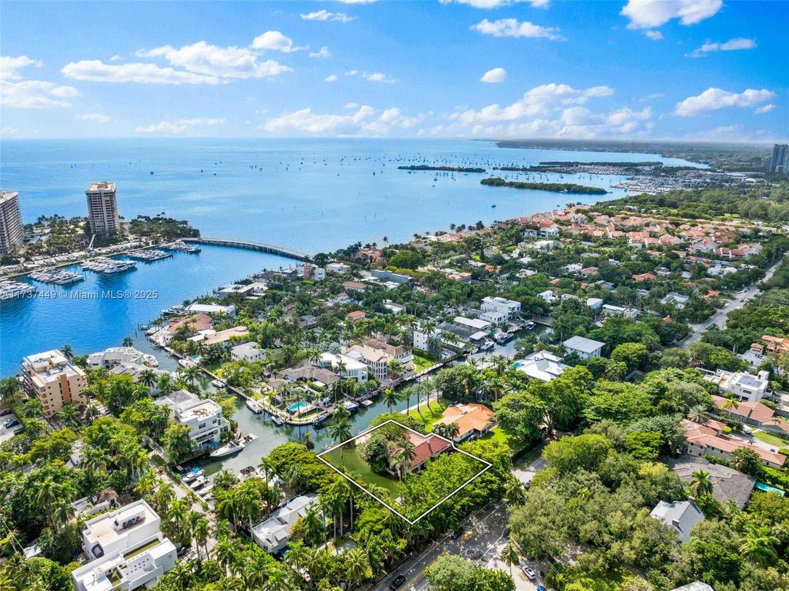 Small Image of 1716 SOUTH BAYSHORE DR, Miami Number 3