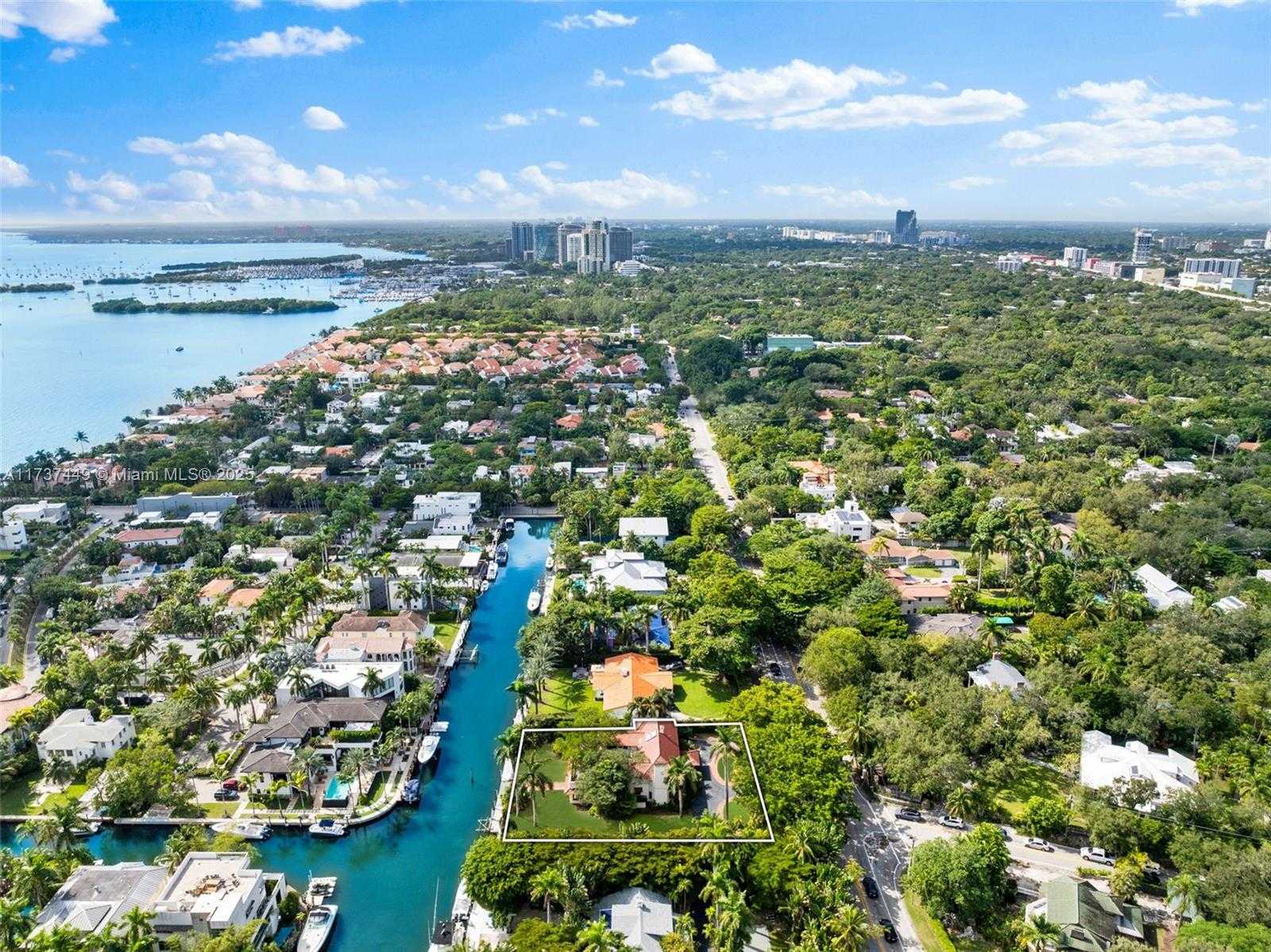 Small Image of 1716 SOUTH BAYSHORE DR, Miami Number 4