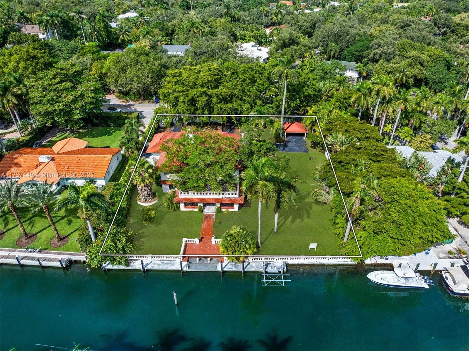 Small Image of 1716 SOUTH BAYSHORE DR, Miami Number 7