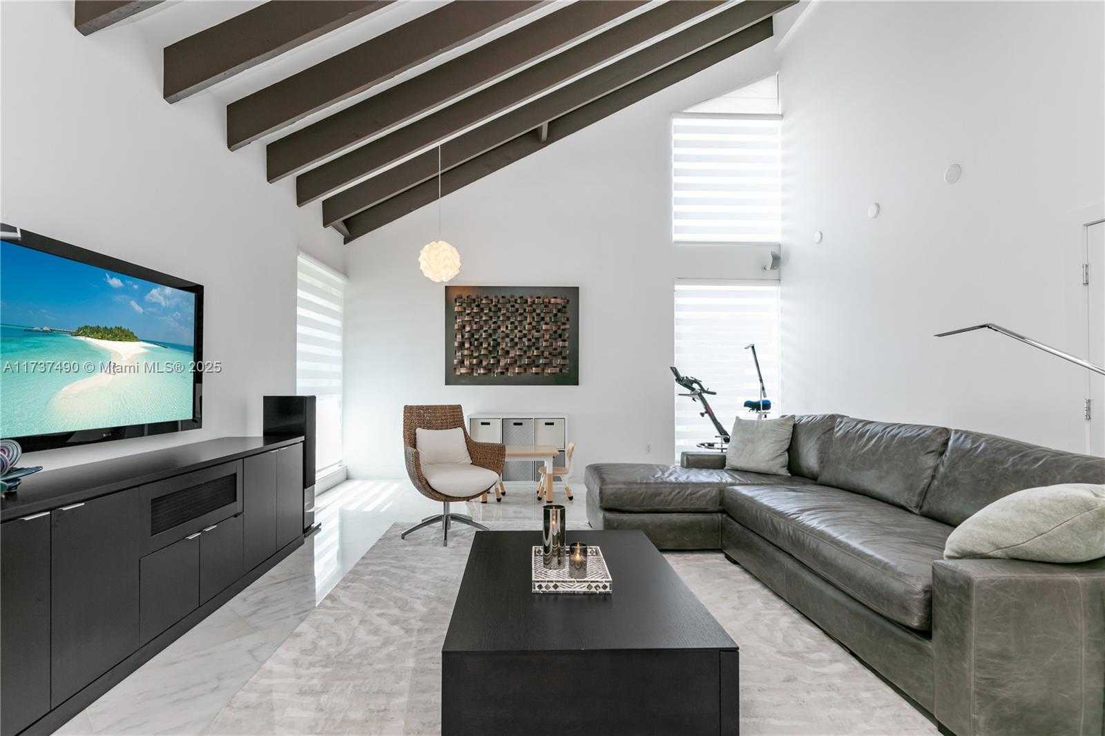 Small Image of 1251 KANE CONCOURSE, Bay Harbor Islands Number 14