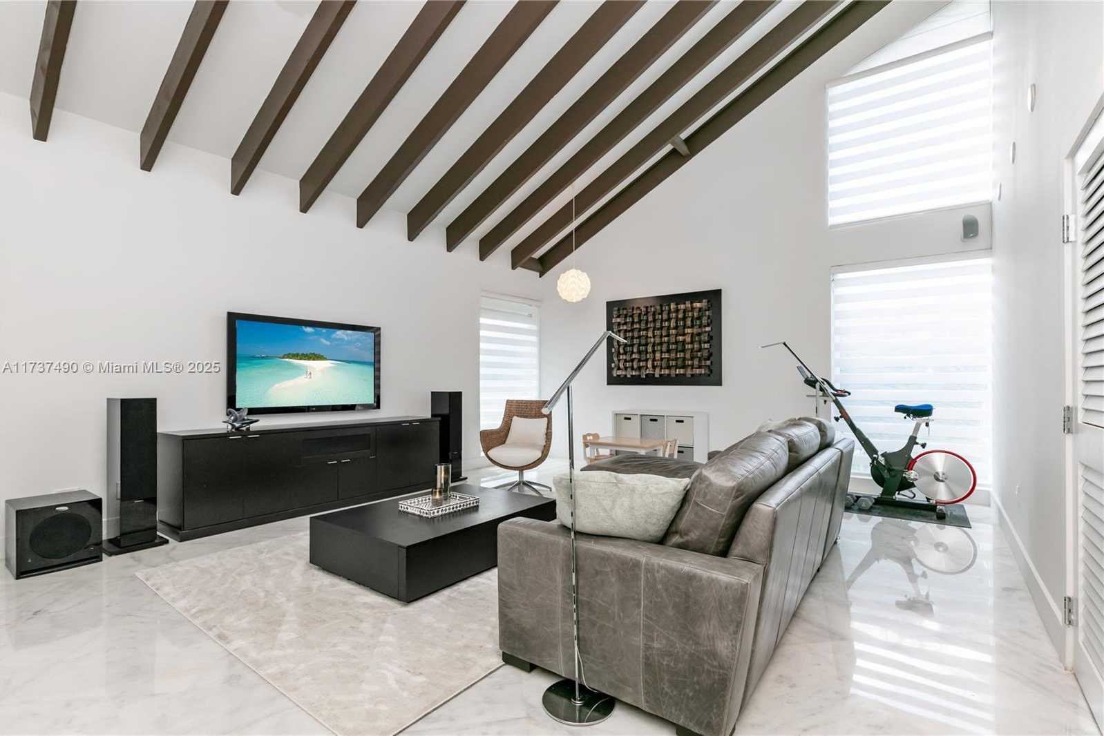 Small Image of 1251 KANE CONCOURSE, Bay Harbor Islands Number 15