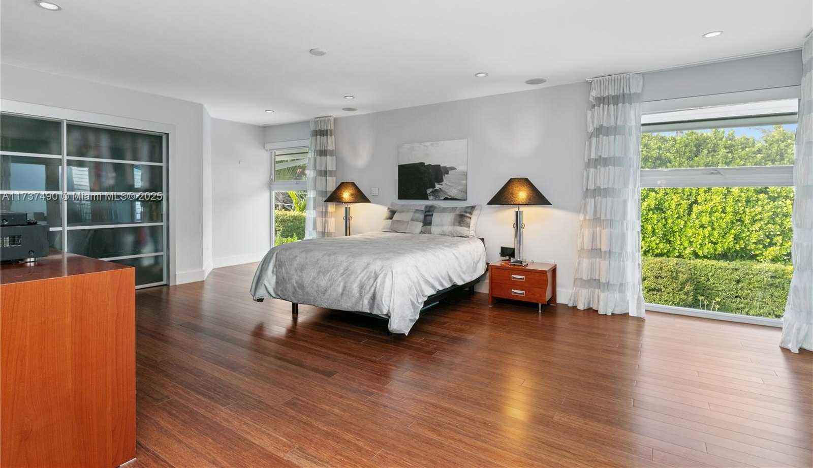 Small Image of 1251 KANE CONCOURSE, Bay Harbor Islands Number 27
