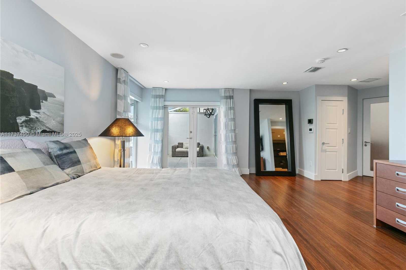 Small Image of 1251 KANE CONCOURSE, Bay Harbor Islands Number 28