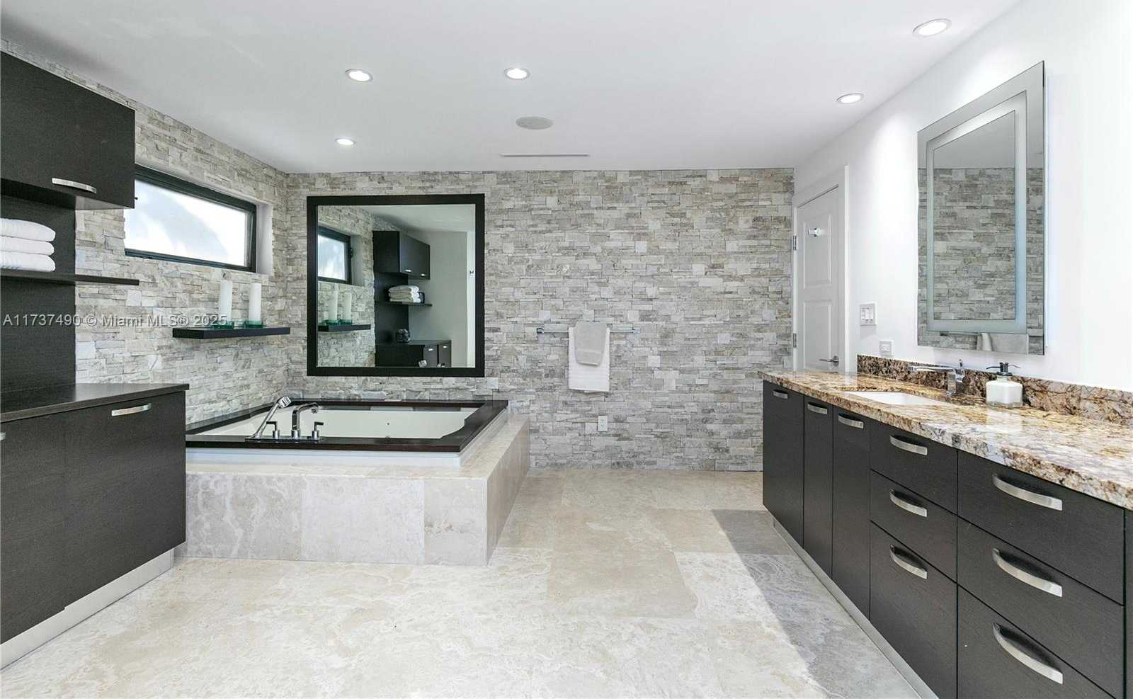 Small Image of 1251 KANE CONCOURSE, Bay Harbor Islands Number 30