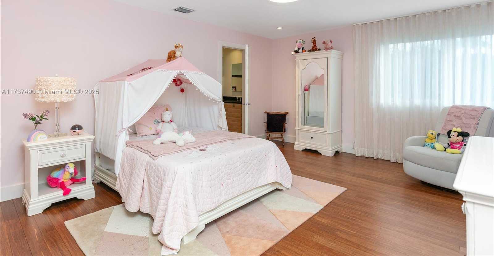 Small Image of 1251 KANE CONCOURSE, Bay Harbor Islands Number 35