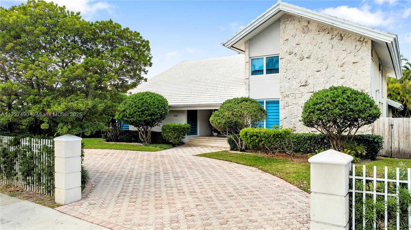 Small Image of 1251 KANE CONCOURSE, Bay Harbor Islands Number 52
