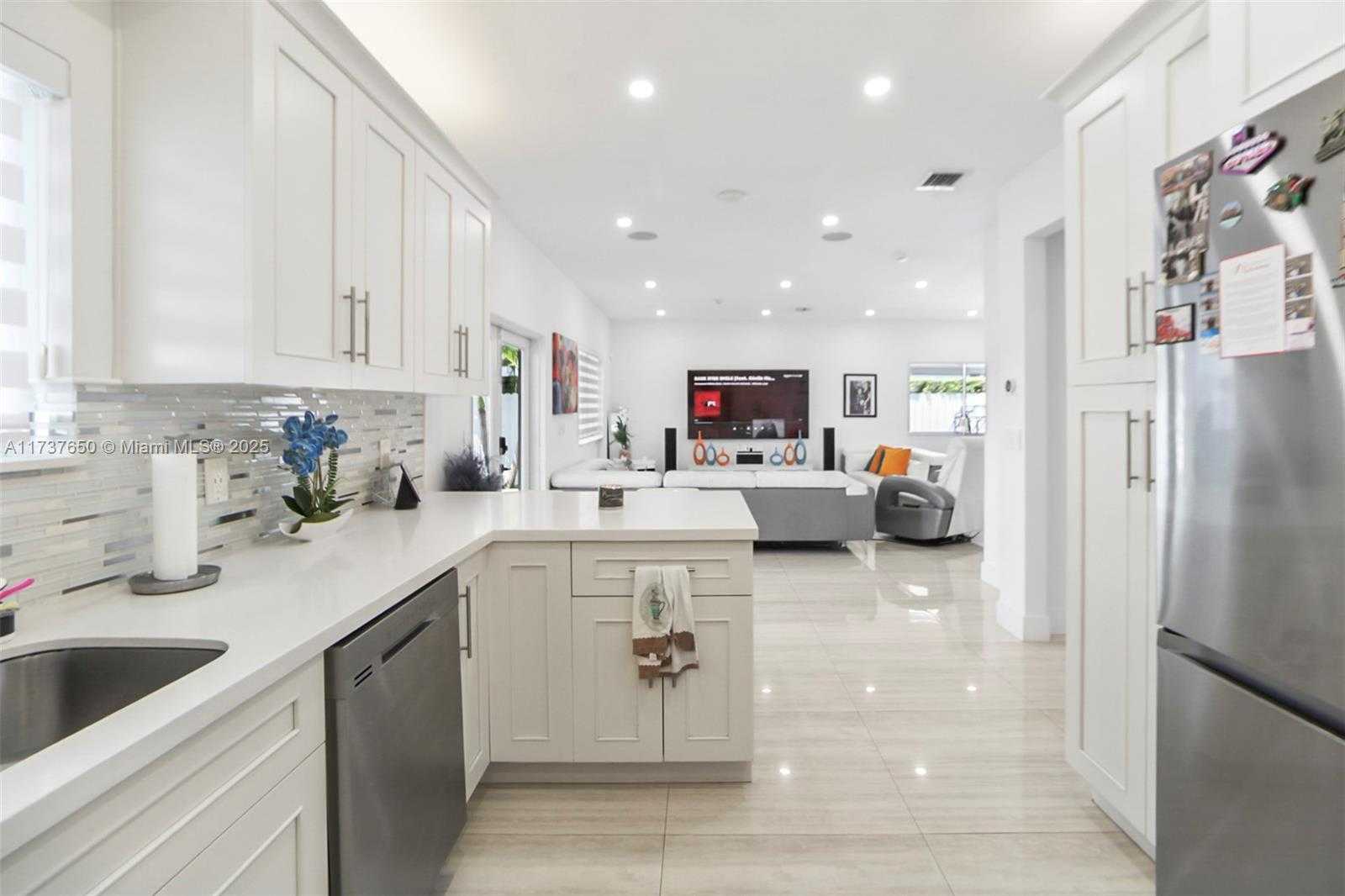 Small Image of 10290 SOUTH WEST 7TH TER, Sweetwater Number 17