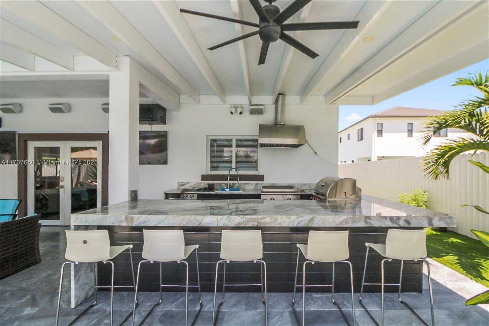 Small Image of 10290 SOUTH WEST 7TH TER, Sweetwater Number 33