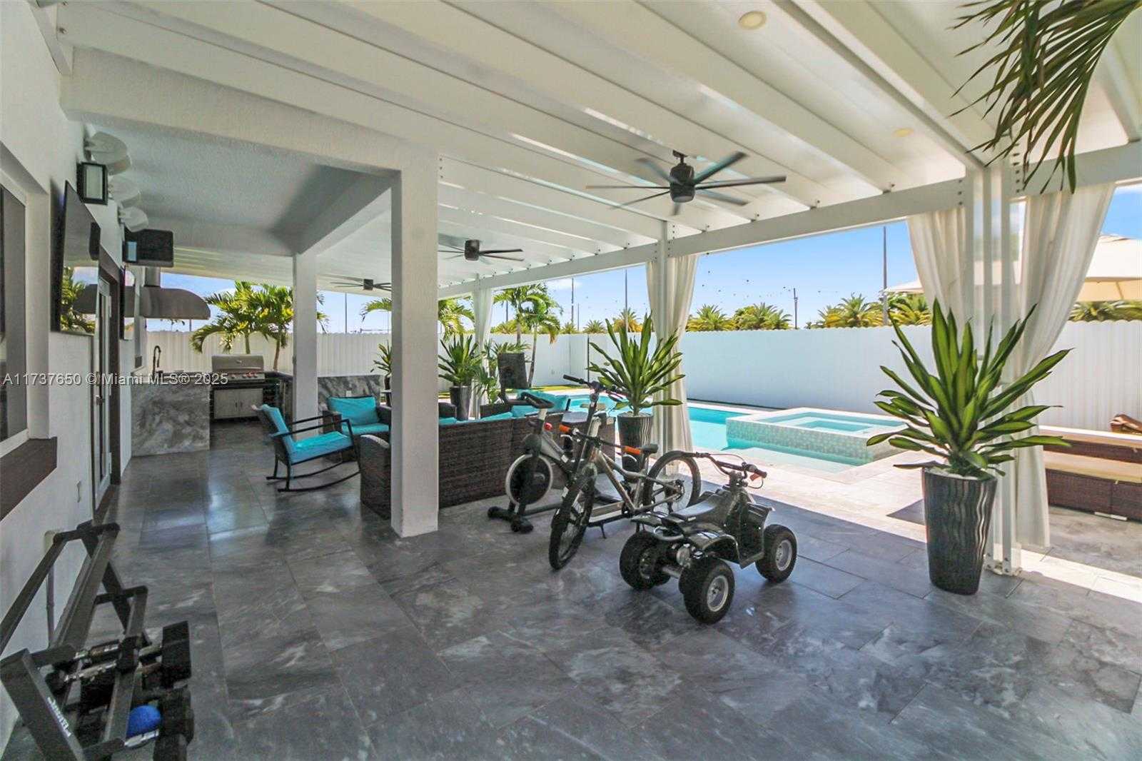 Small Image of 10290 SOUTH WEST 7TH TER, Sweetwater Number 35