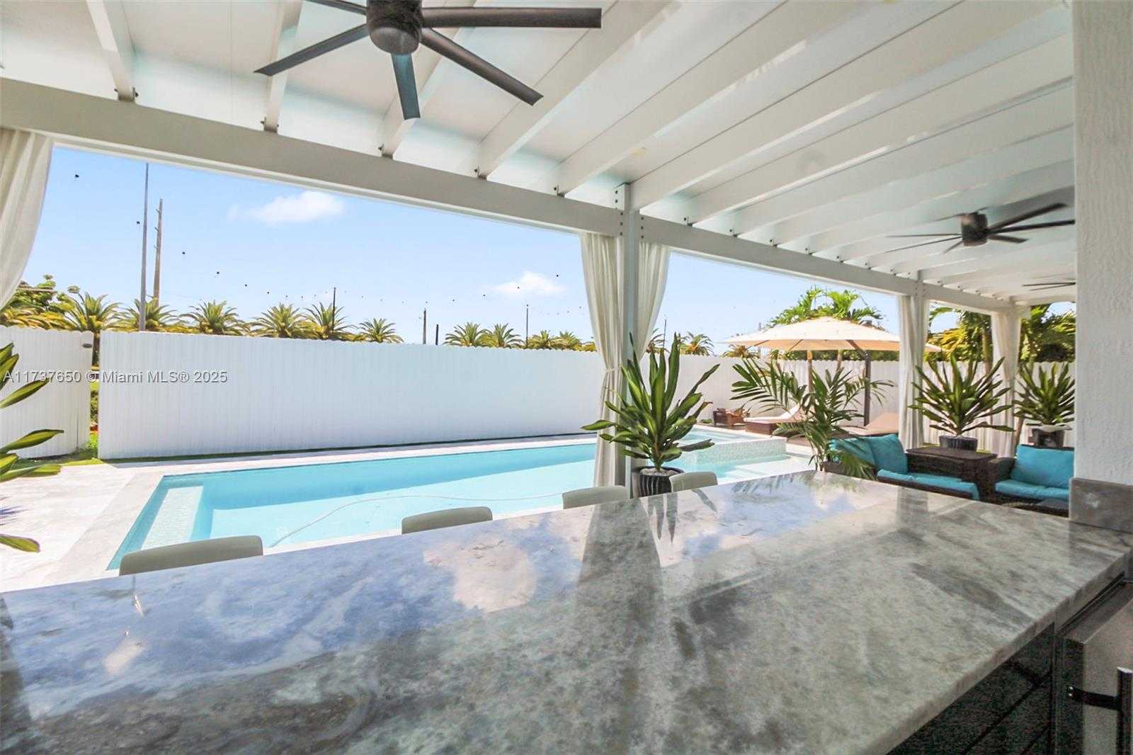 Small Image of 10290 SOUTH WEST 7TH TER, Sweetwater Number 36