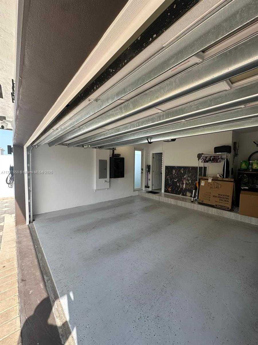 Small Image of 10290 SOUTH WEST 7TH TER, Sweetwater Number 45