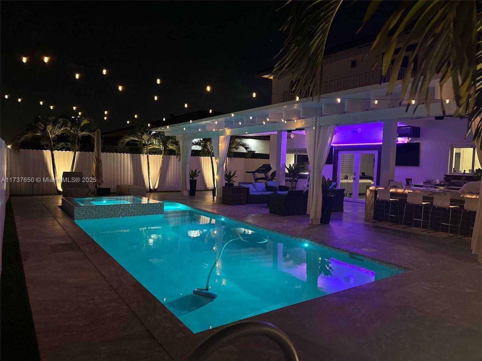 Small Image of 10290 SOUTH WEST 7TH TER, Sweetwater Number 46