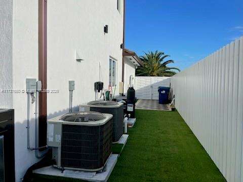 Small Image of 10290 SOUTH WEST 7TH TER, Sweetwater Number 50