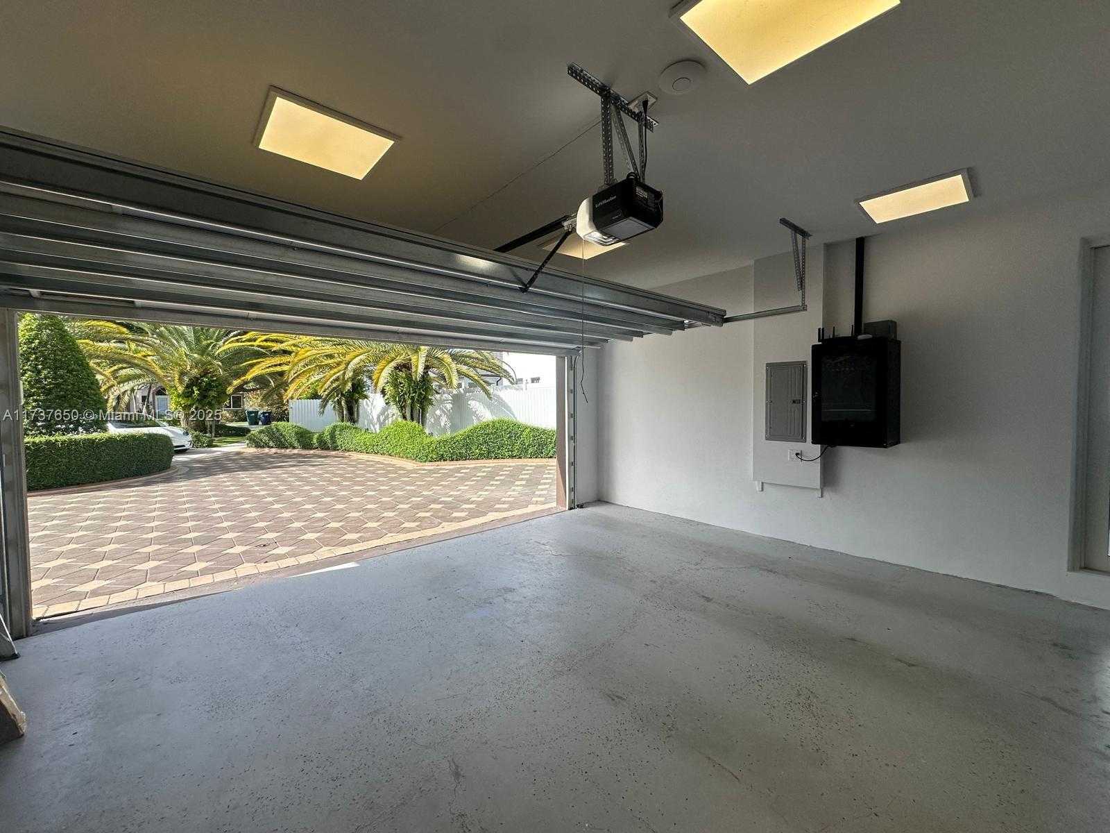 Small Image of 10290 SOUTH WEST 7TH TER, Sweetwater Number 58