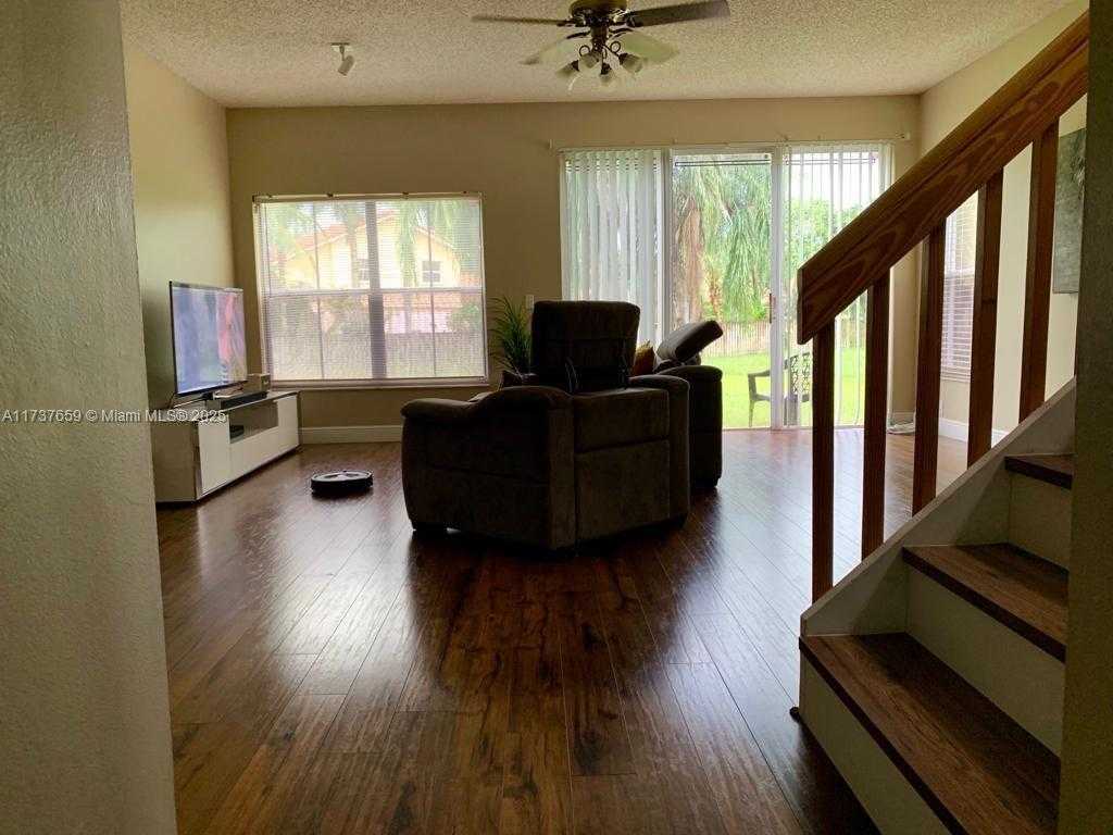 Small Image of 201 NORTH WEST 207TH AVE, Pembroke Pines Number 4