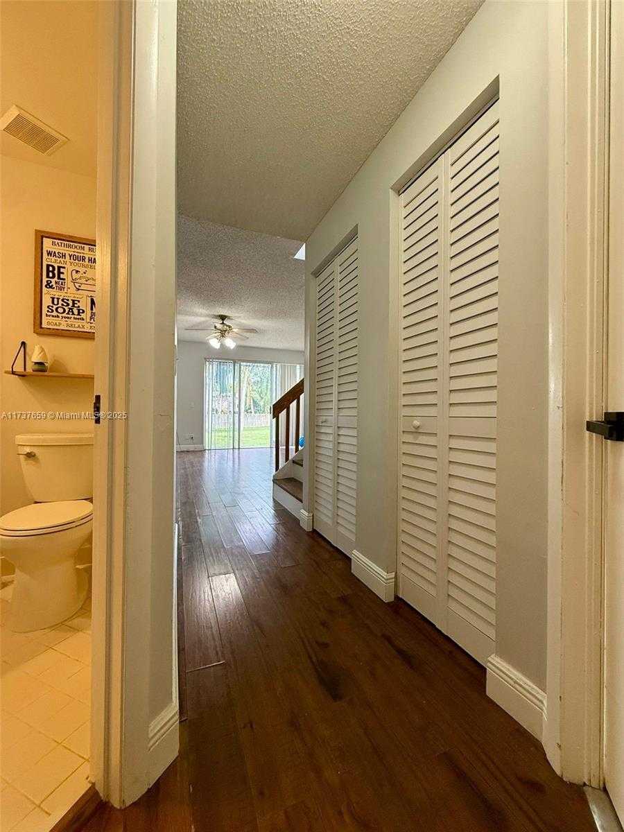 Small Image of 201 NORTH WEST 207TH AVE, Pembroke Pines Number 6