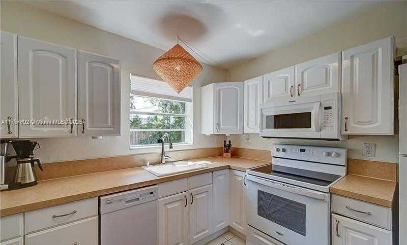 Small Image of 1180 SOUTH WEST 4TH TER, Pompano Beach Number 2
