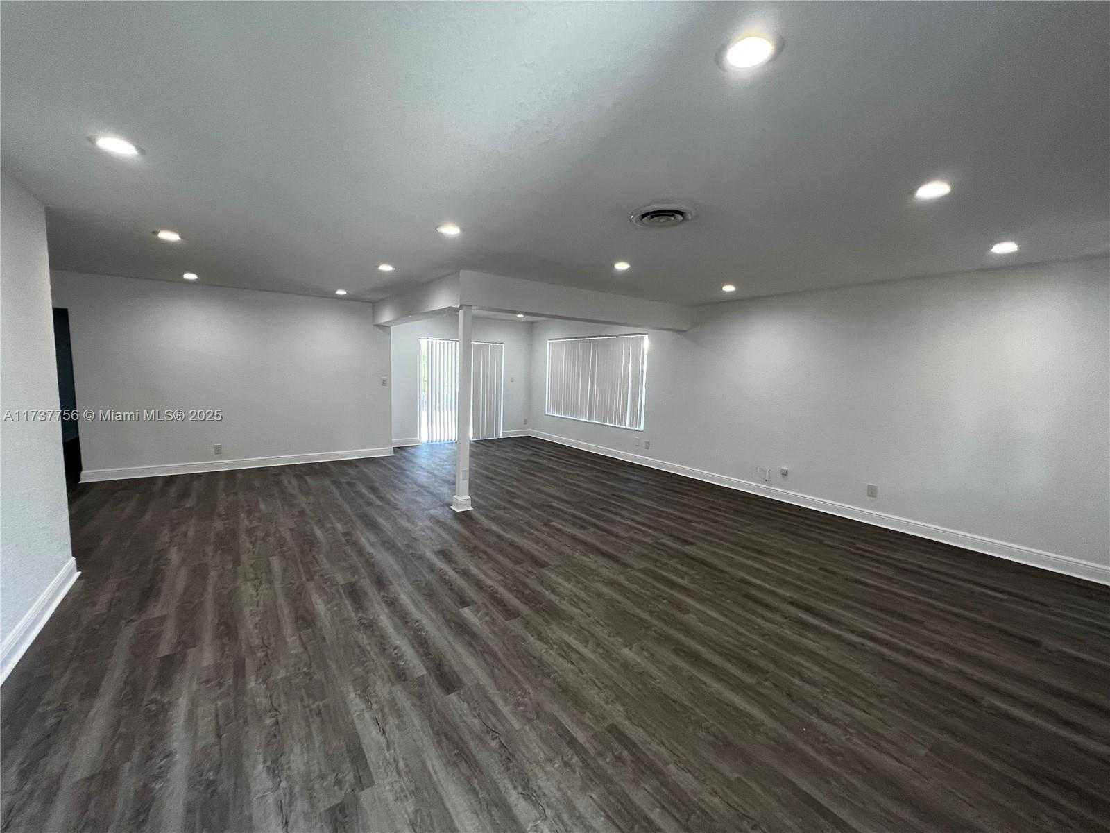 Small Image of 707 NORTH 11TH AVE, Hollywood Number 2