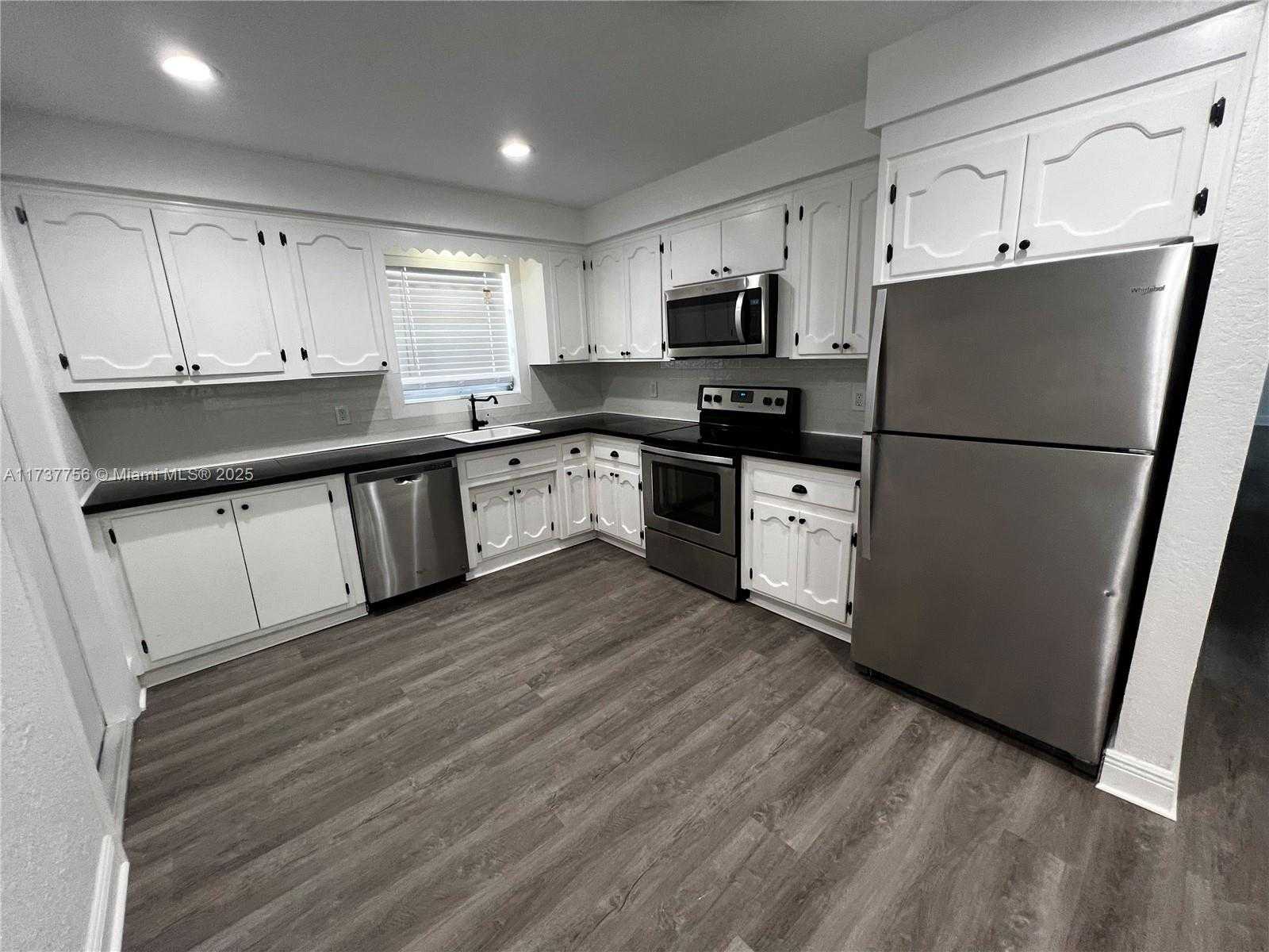 Small Image of 707 NORTH 11TH AVE, Hollywood Number 3