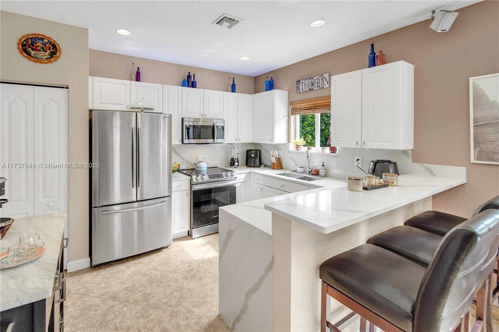 Small Image of 15606 SOUTH WEST 9TH LN, Miami Number 10