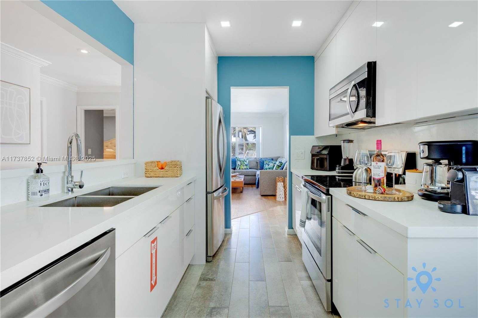 Small Image of 328 Missouri St, Hollywood, FL 33019, USA Number 11