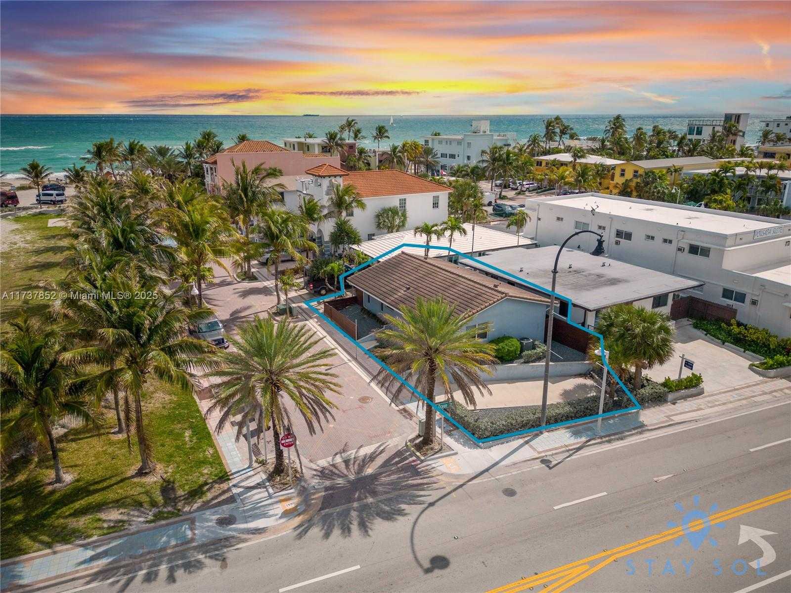 Small Image of 328 Missouri St, Hollywood, FL 33019, USA Number 2