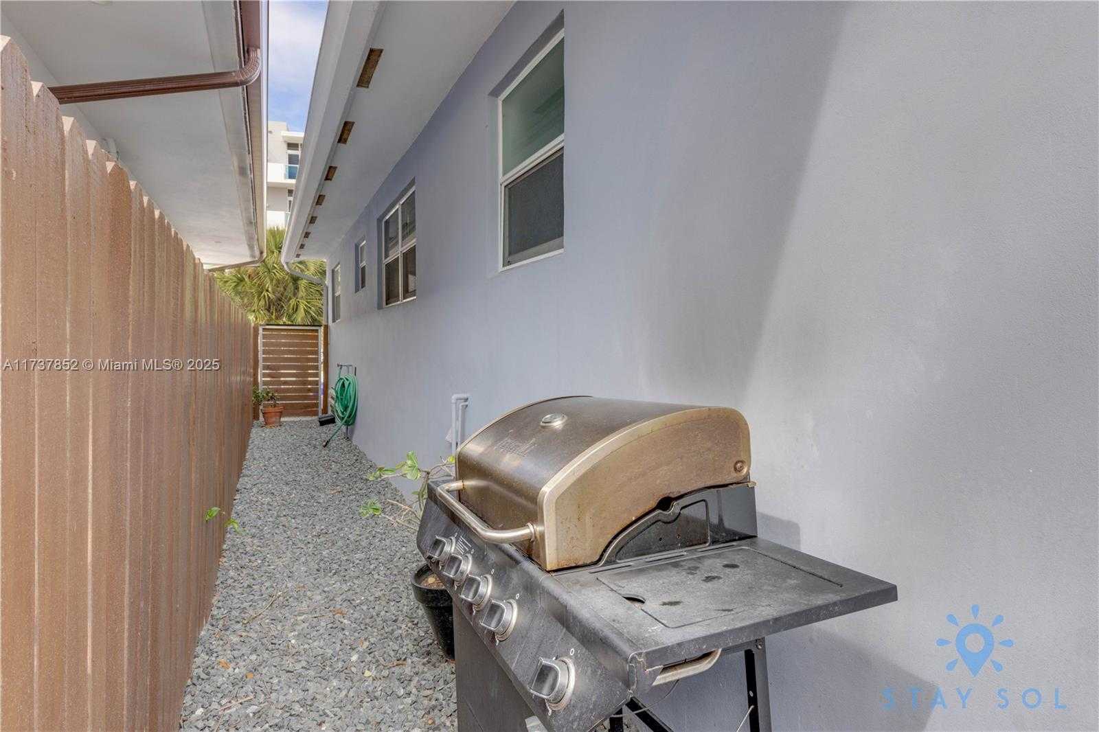 Small Image of 328 Missouri St, Hollywood, FL 33019, USA Number 32