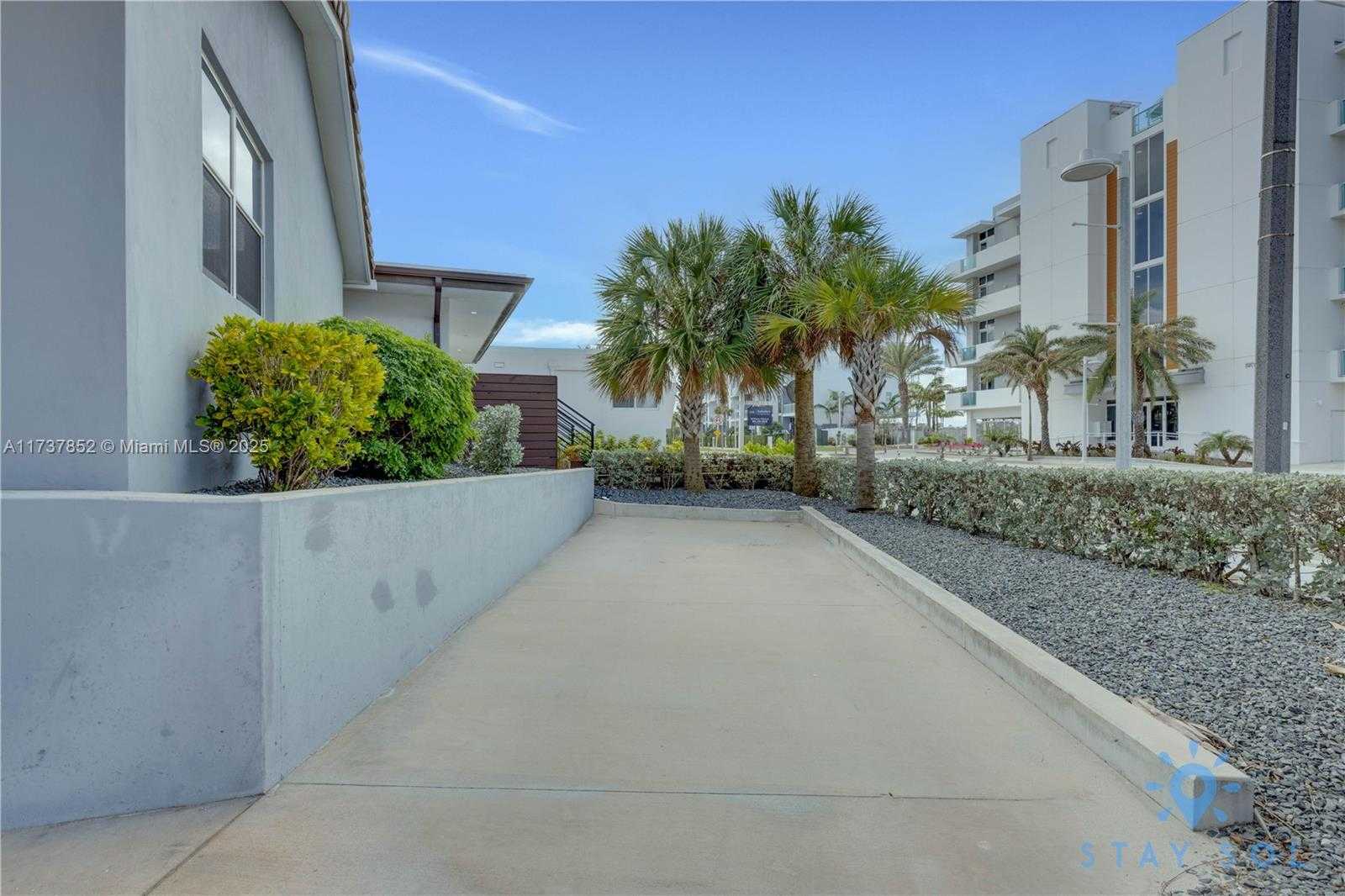 Small Image of 328 Missouri St, Hollywood, FL 33019, USA Number 38